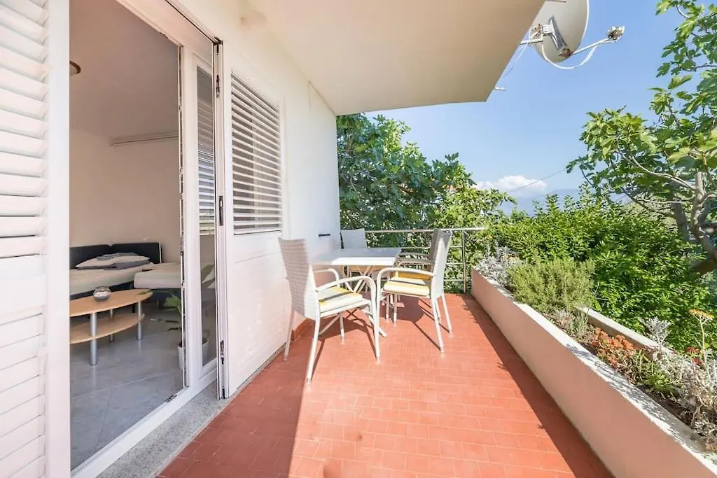 Garden Apartment Baska   Baska (Krk)