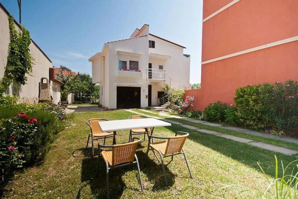 Garden Apartment Baska
