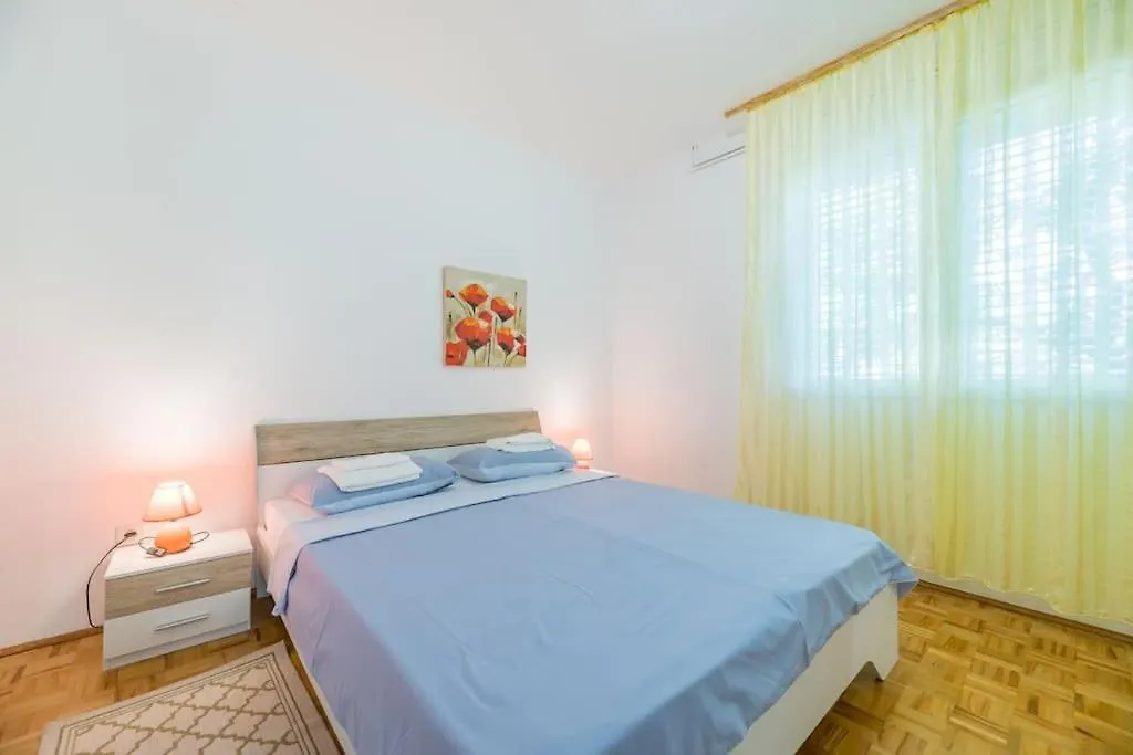 Garden Apartment Baska  Croatia