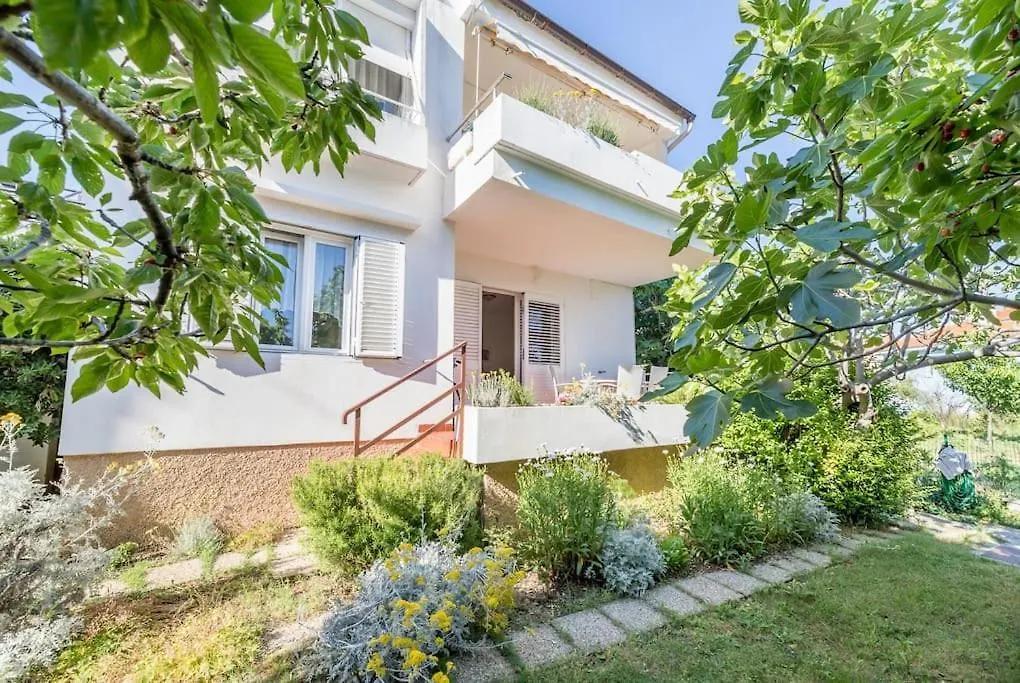 Garden Apartment 0*, Baska (Krk)