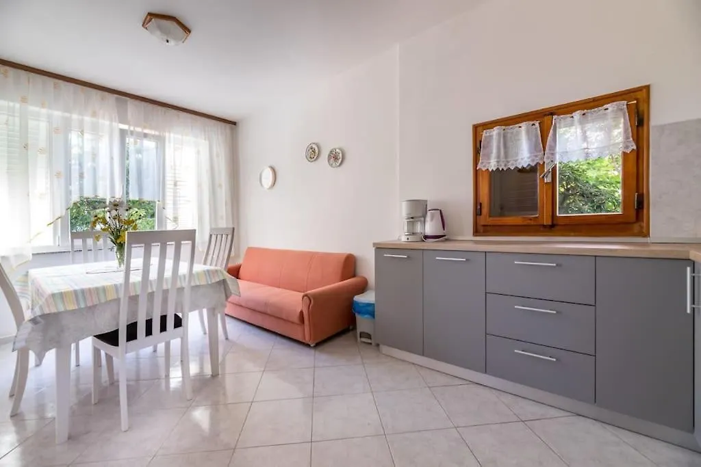 Garden Apartment  Baska (Krk)