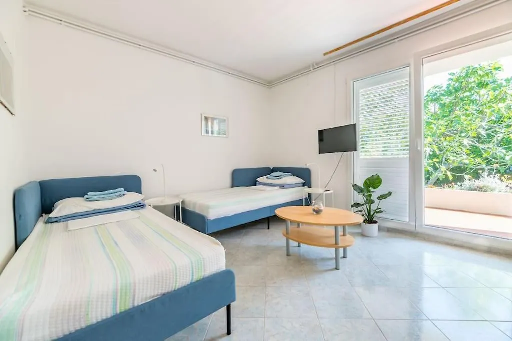 Garden Apartment Baska  Croatia